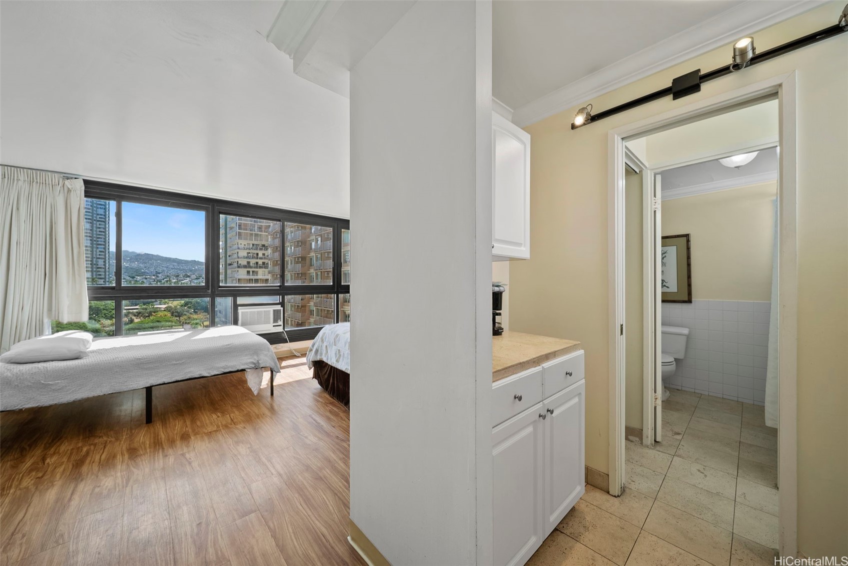 134 Kapahulu Avenue 822