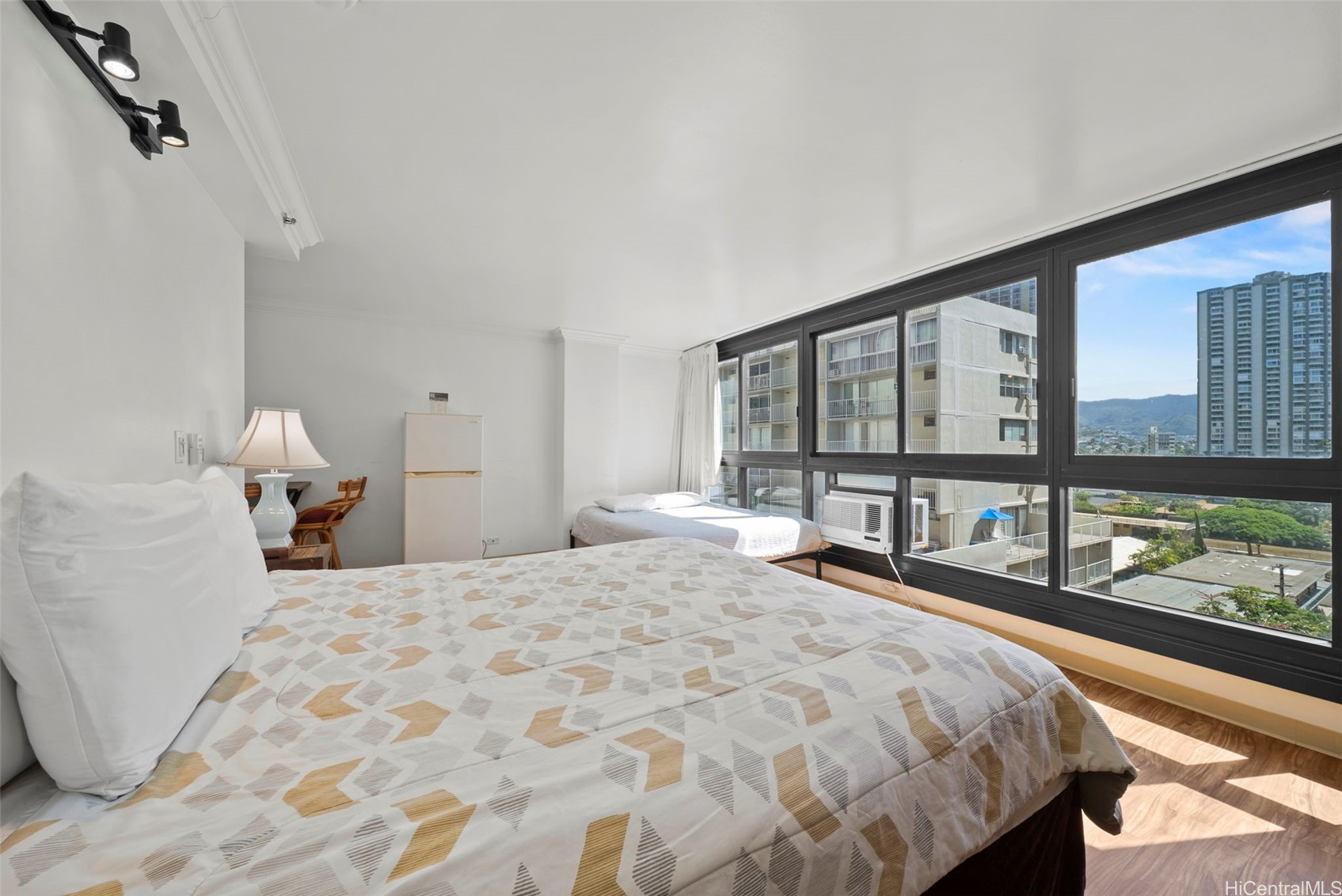 134 Kapahulu Avenue 822