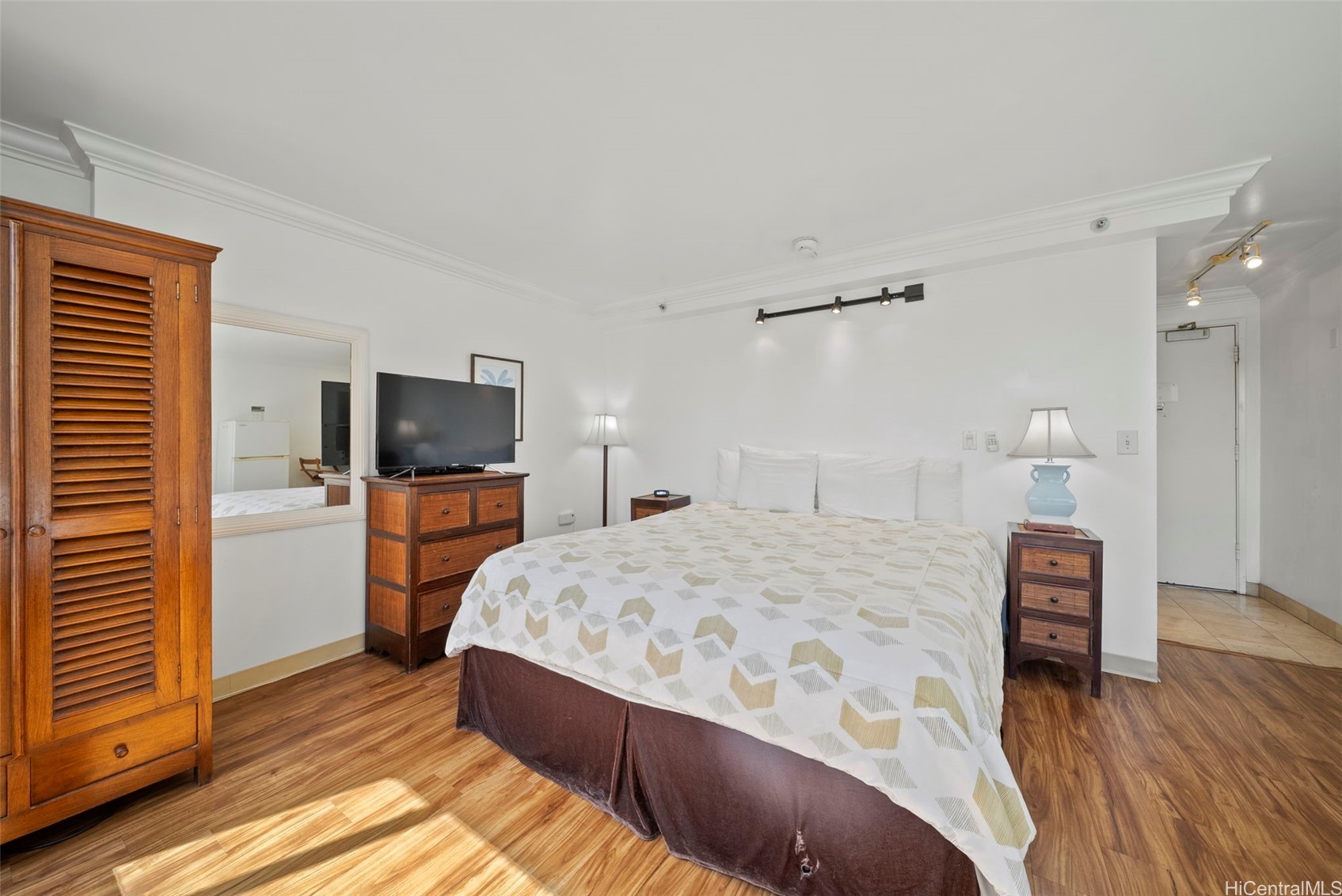 134 Kapahulu Avenue 822