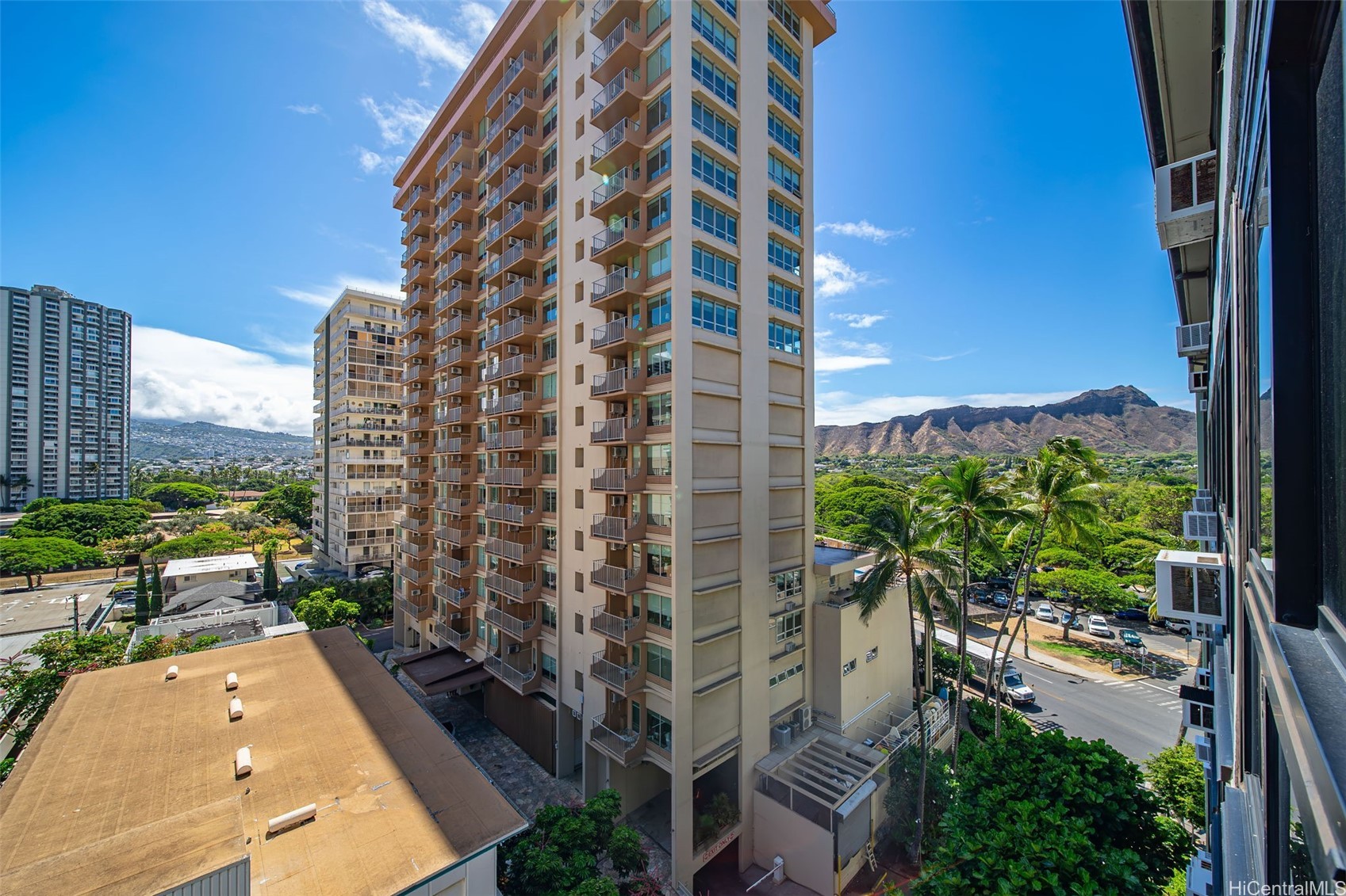 134 Kapahulu Avenue 822