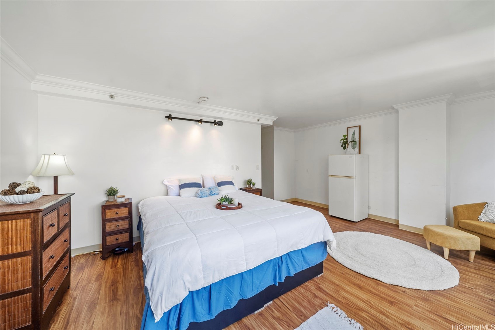 134 Kapahulu Avenue 822