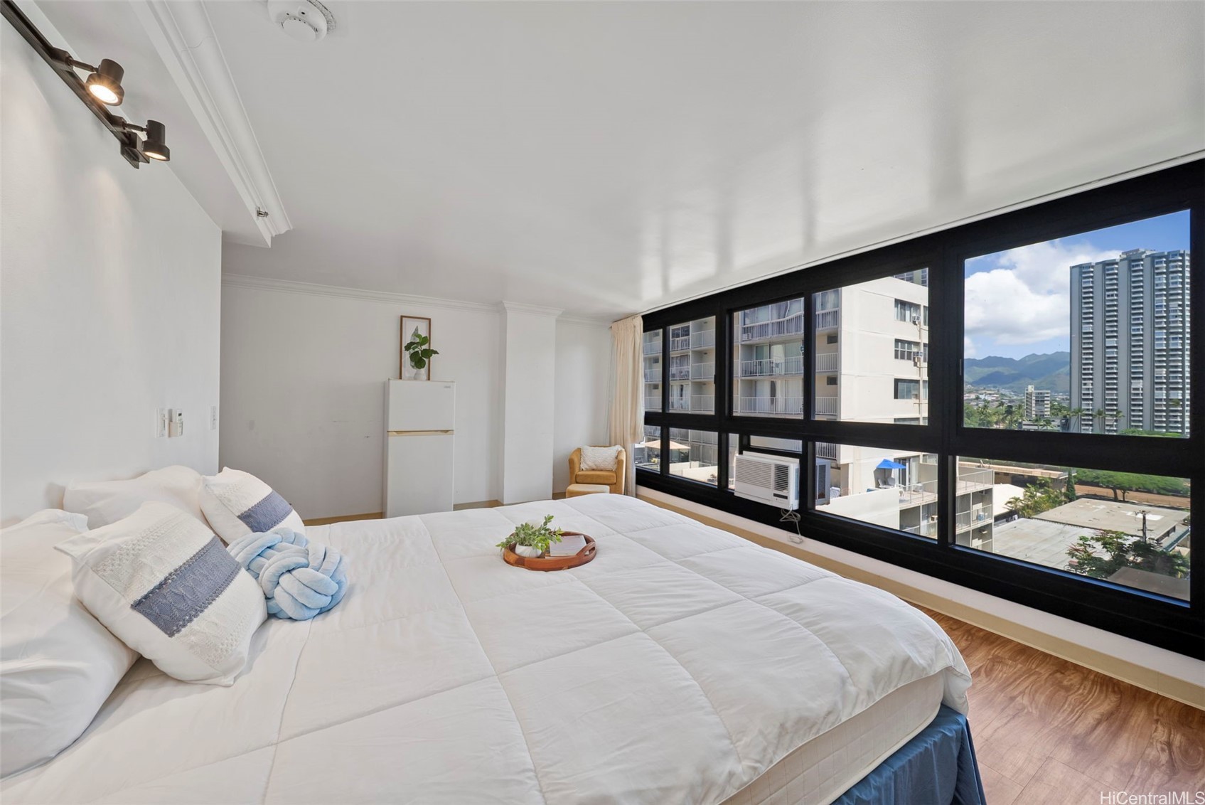 134 Kapahulu Avenue 822