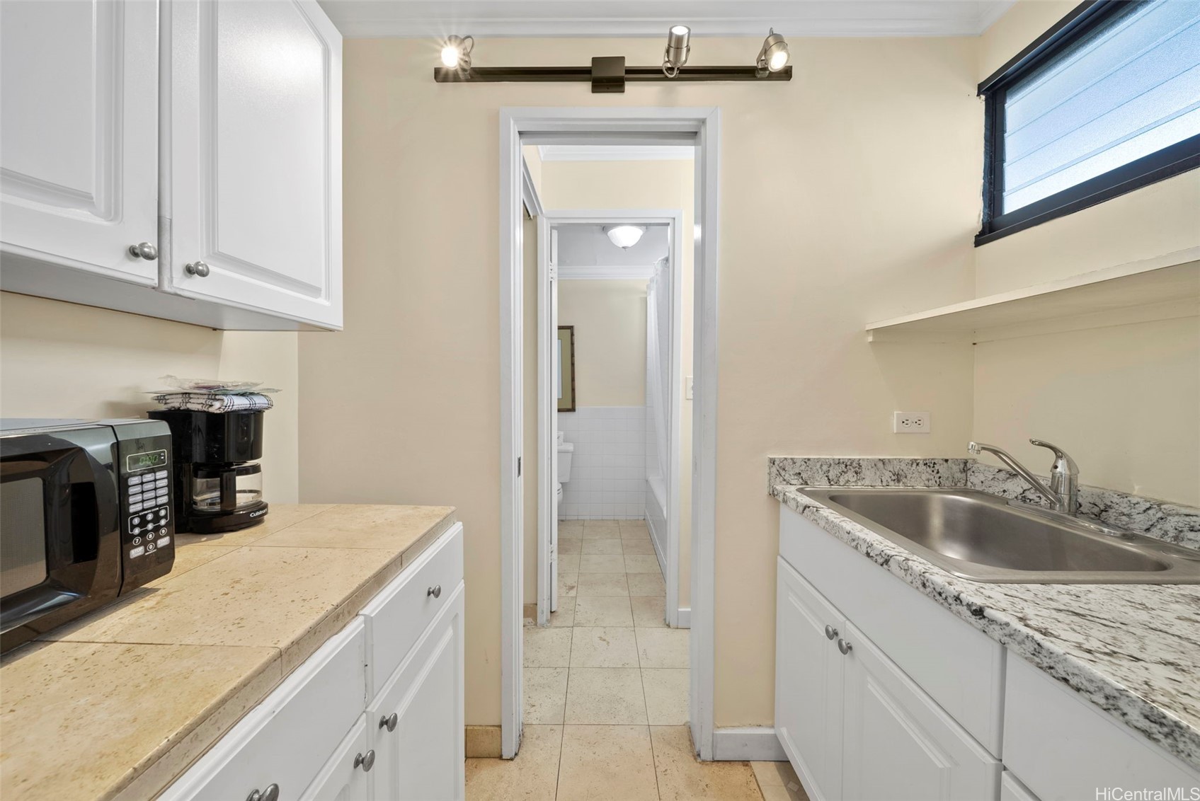 134 Kapahulu Avenue 822