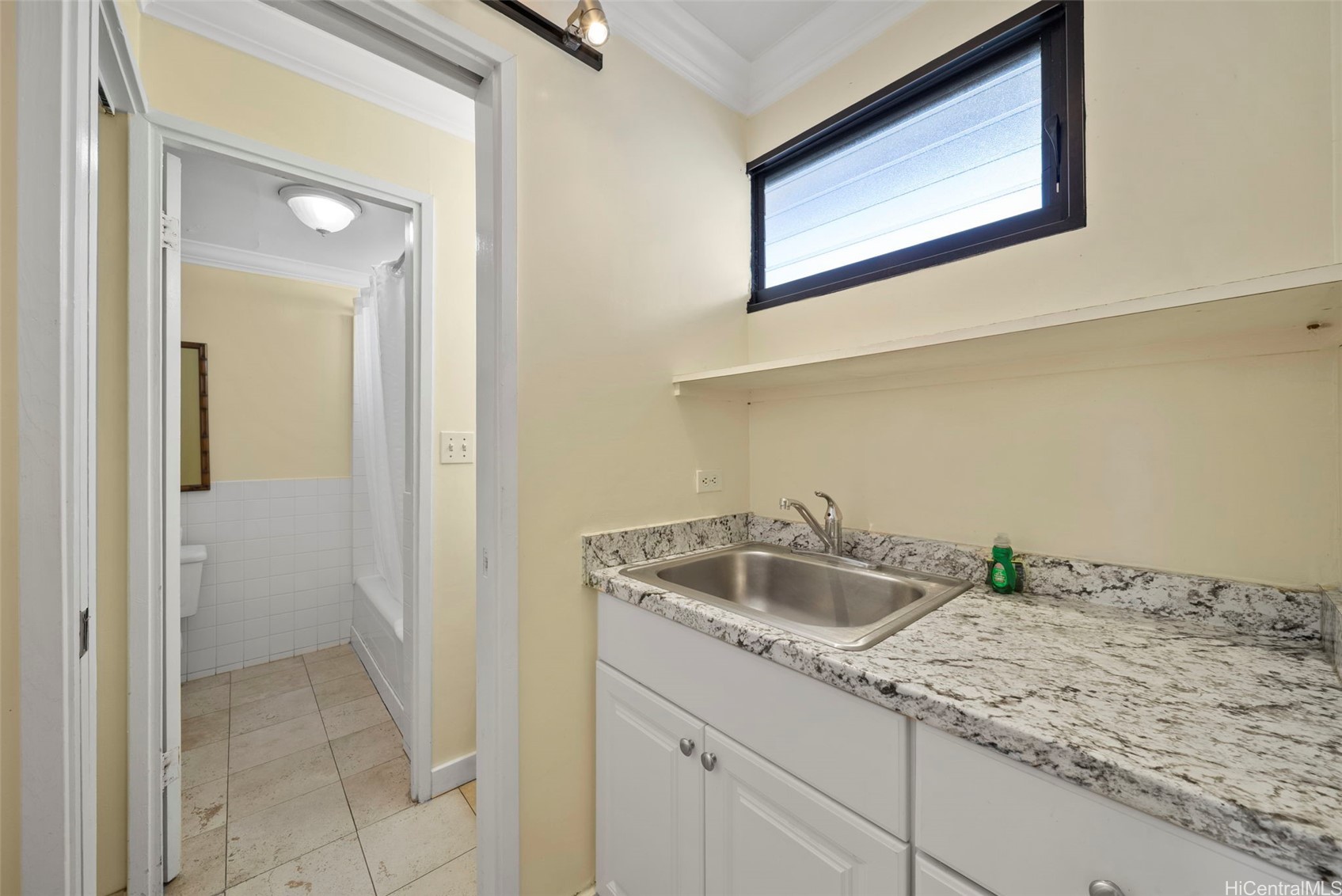 134 Kapahulu Avenue 822