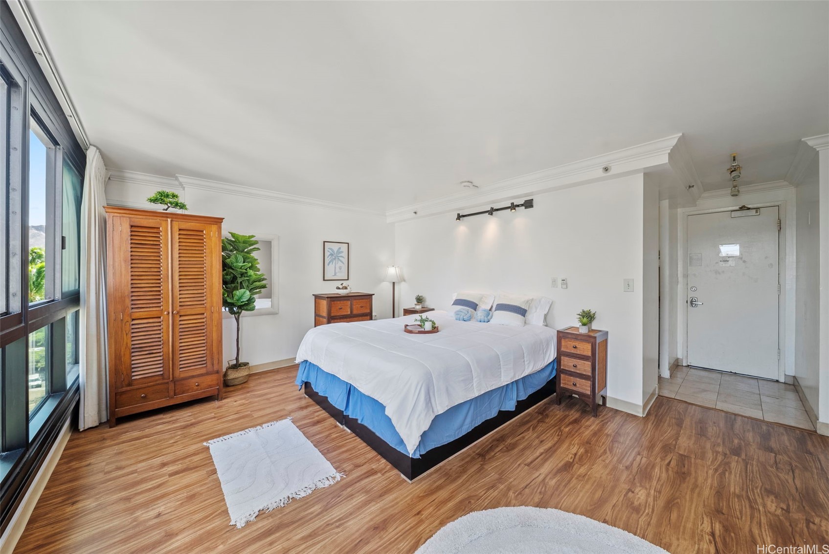 134 Kapahulu Avenue 822
