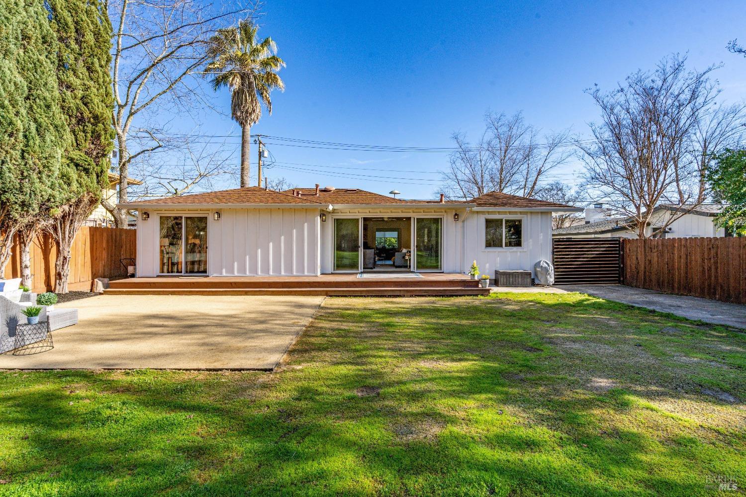 1133 Oak Ave