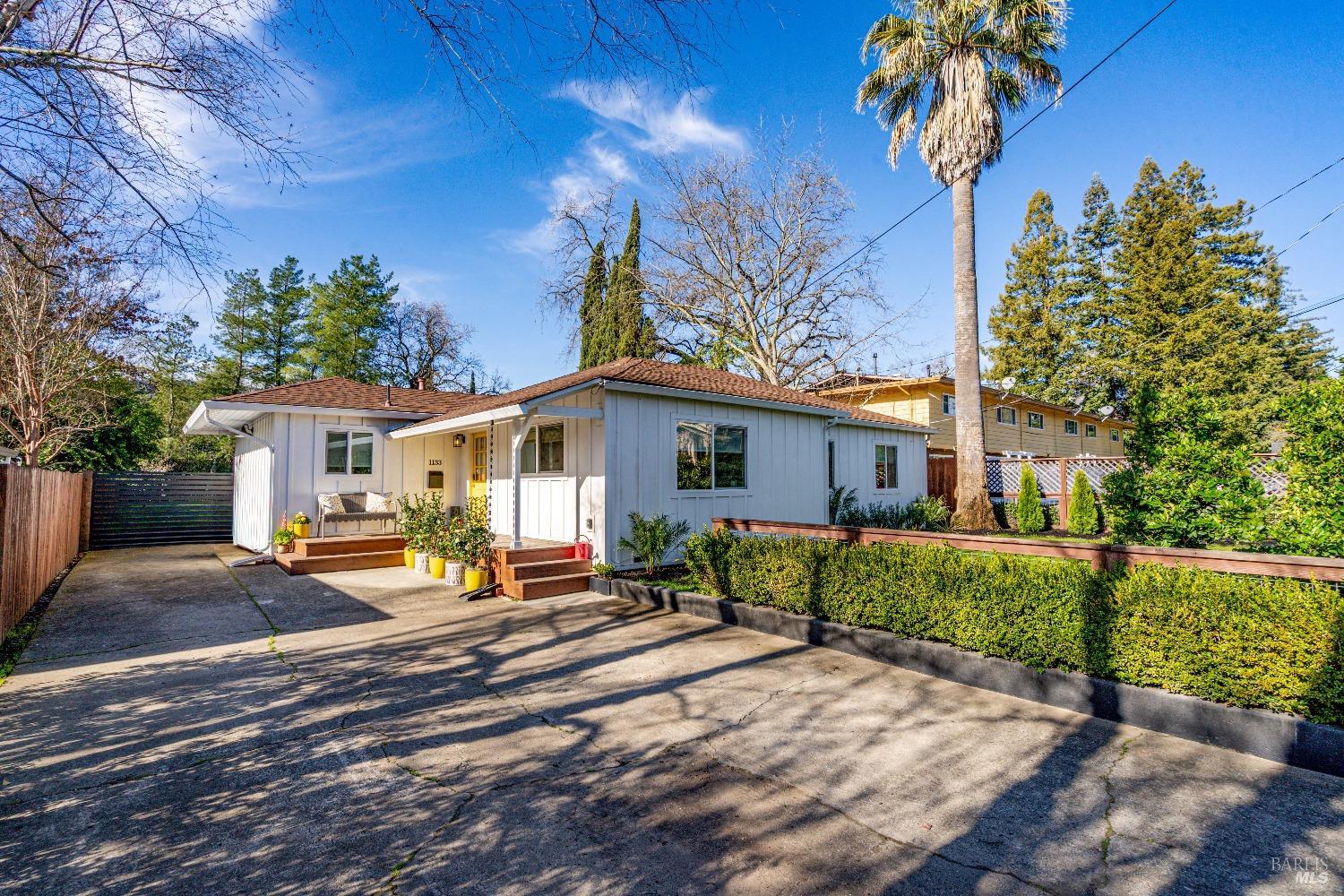 1133 Oak Ave