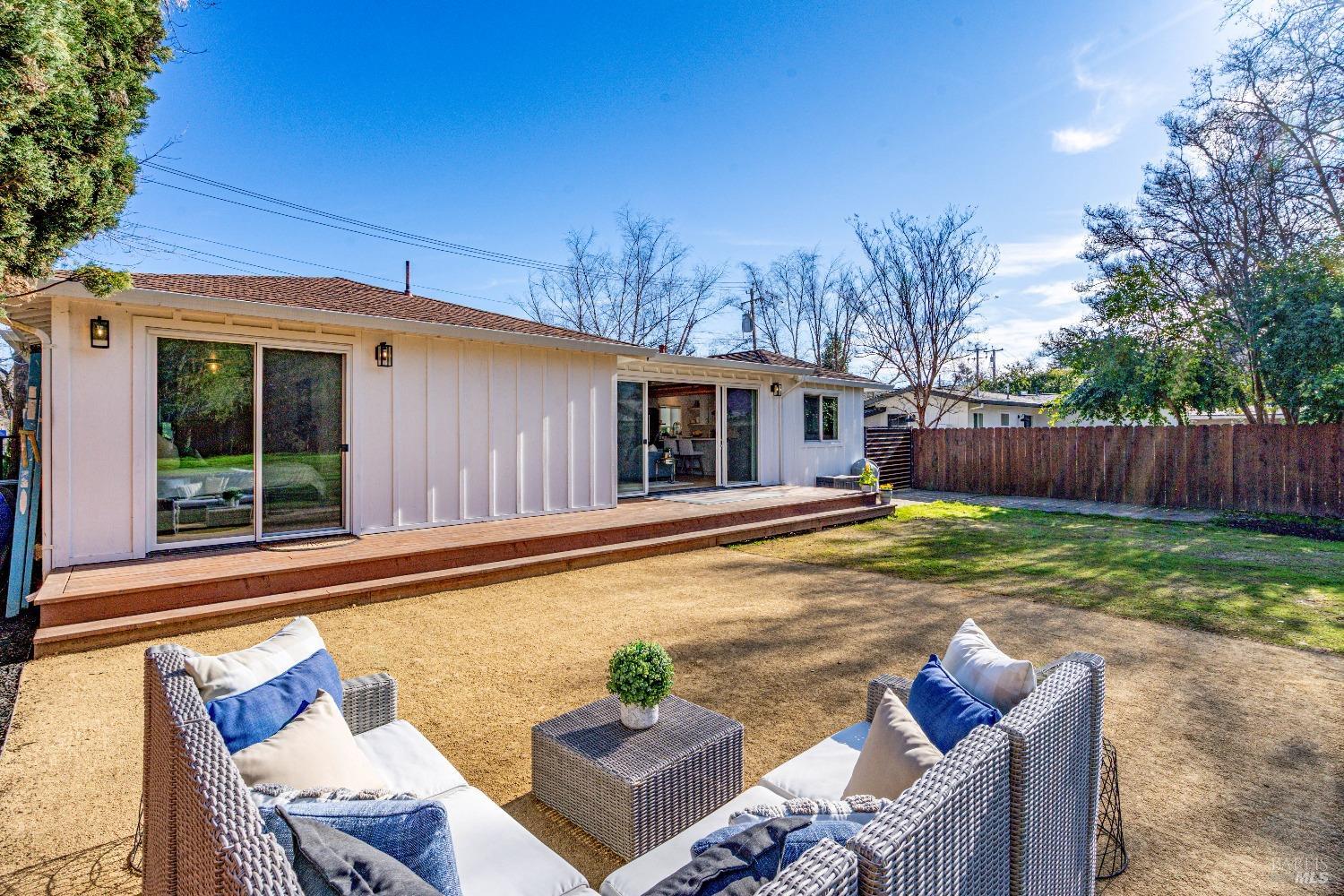 1133 Oak Ave