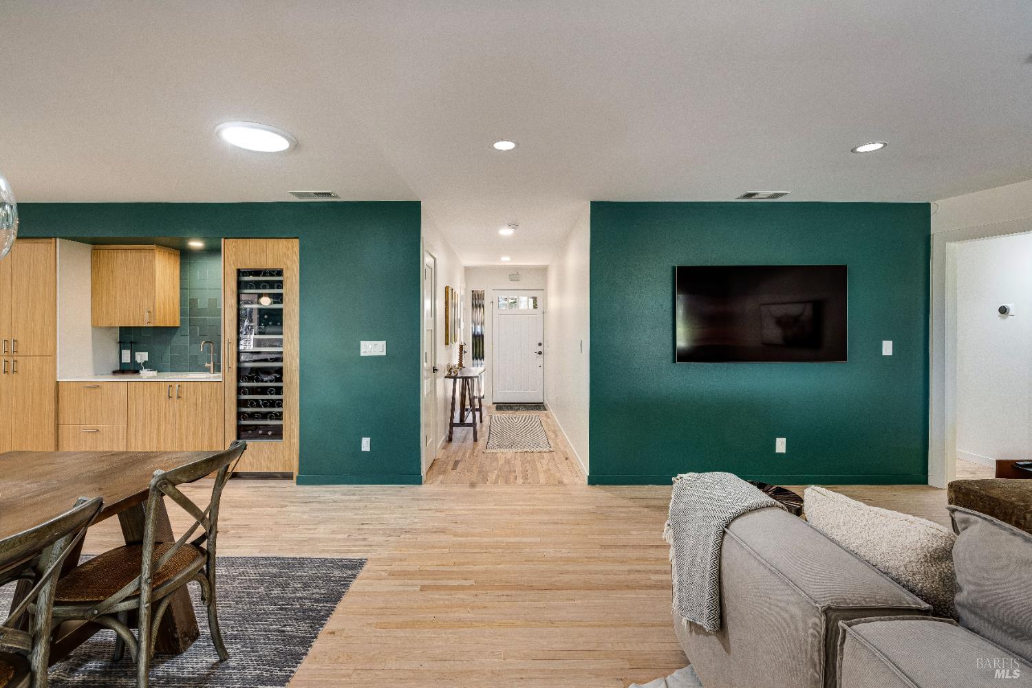 1380 El Bonita Ave