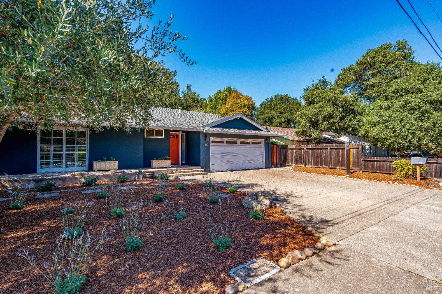 1380 El Bonita Ave