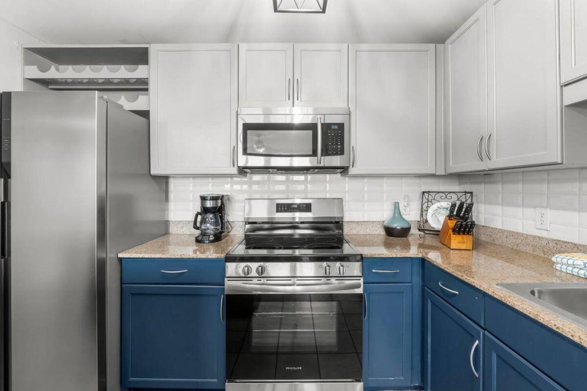 9860 S Thomas Drive UNIT 1007