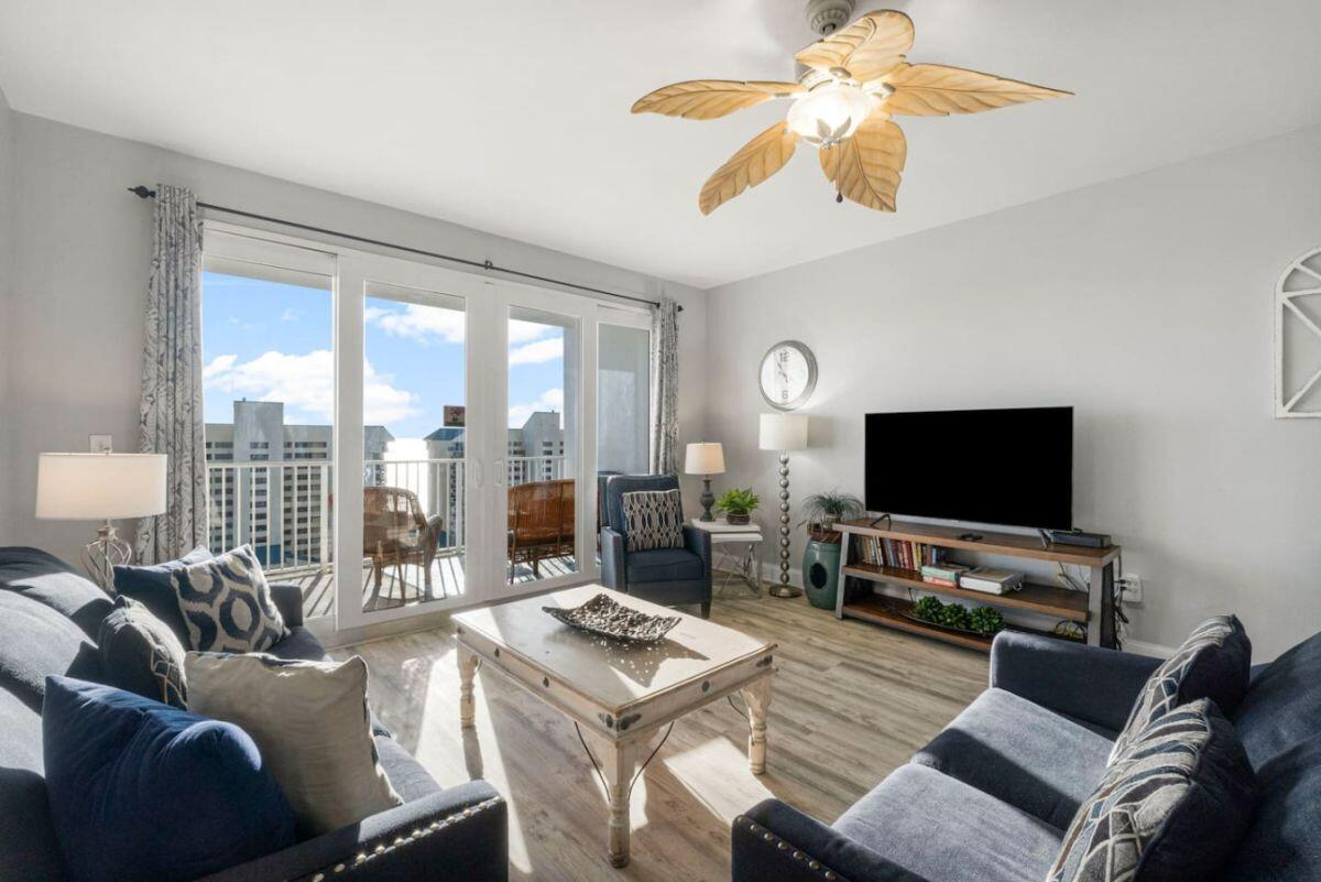 9860 S Thomas Drive UNIT 1007