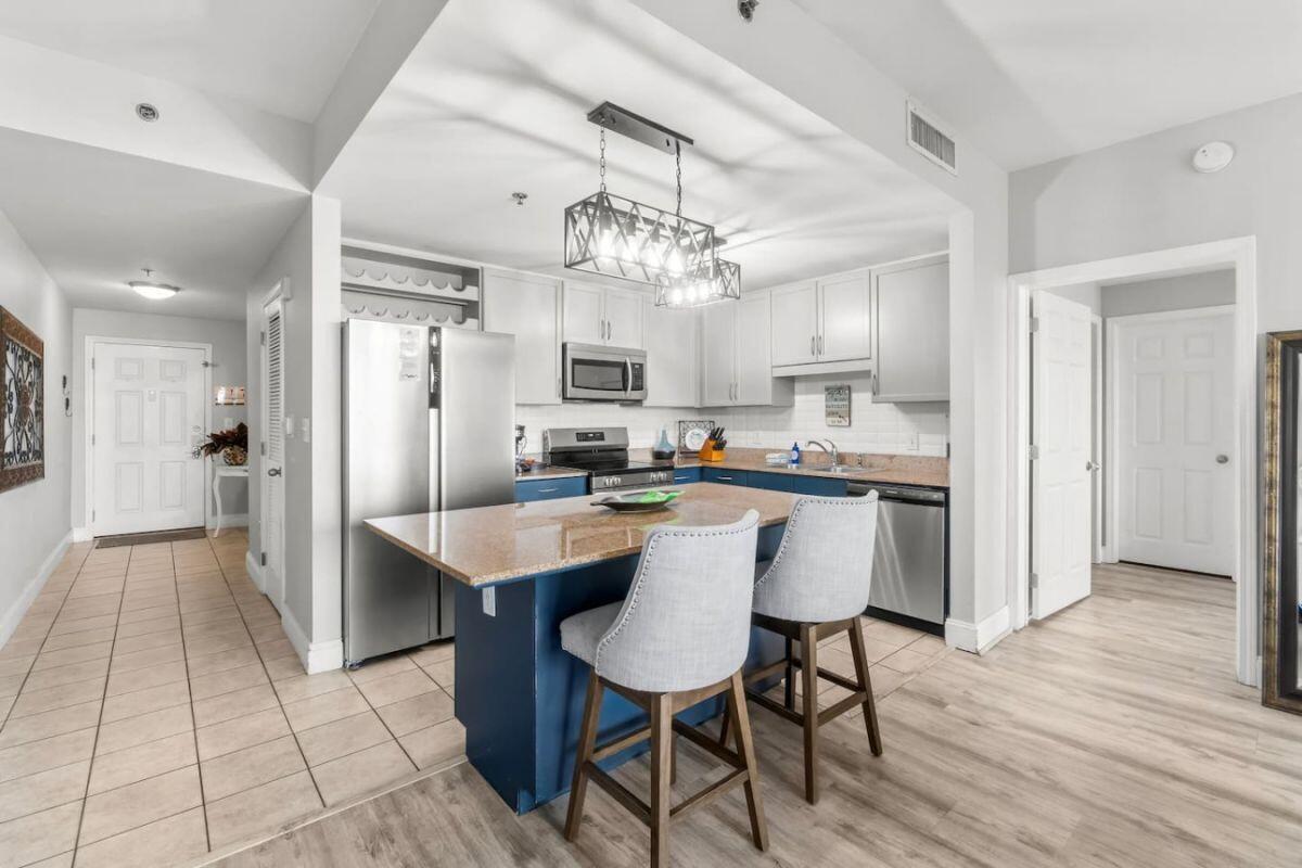 9860 S Thomas Drive UNIT 1007