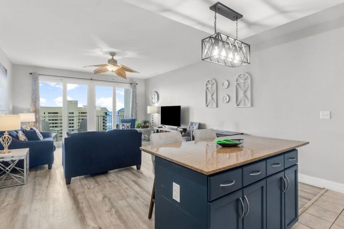 9860 S Thomas Drive UNIT 1007