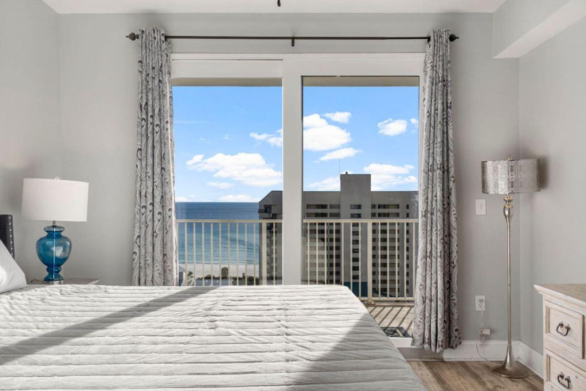 9860 S Thomas Drive UNIT 1007