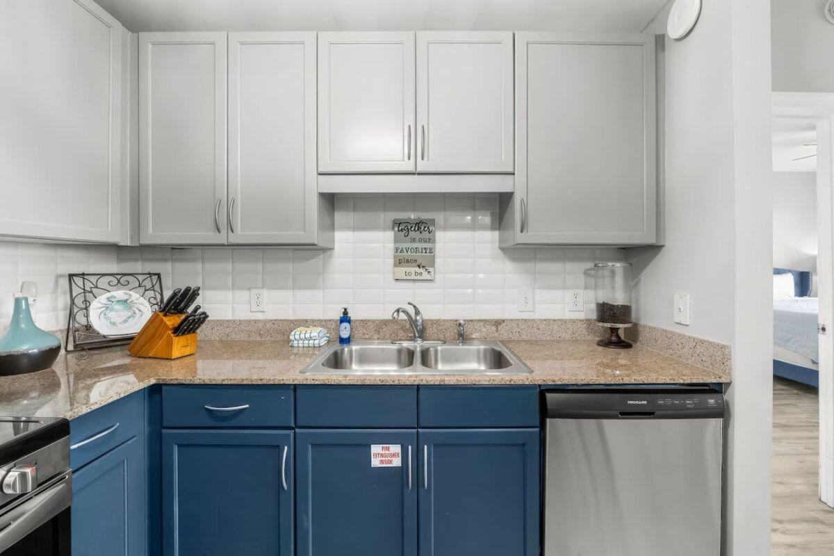 9860 S Thomas Drive UNIT 1007
