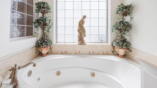 213 La Valencia Circle