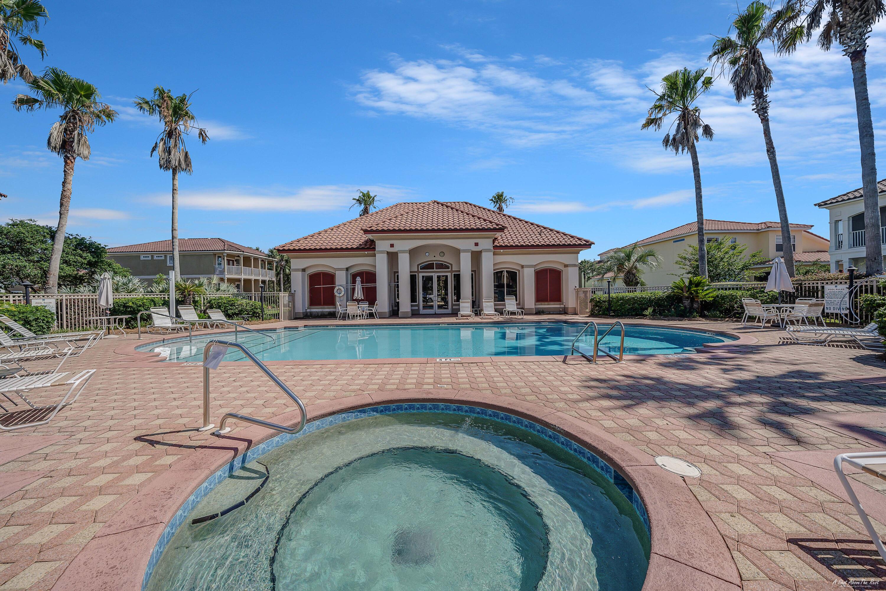 213 La Valencia Circle