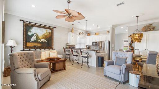 213 La Valencia Circle