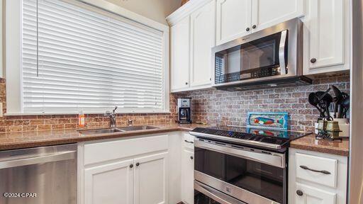 213 La Valencia Circle