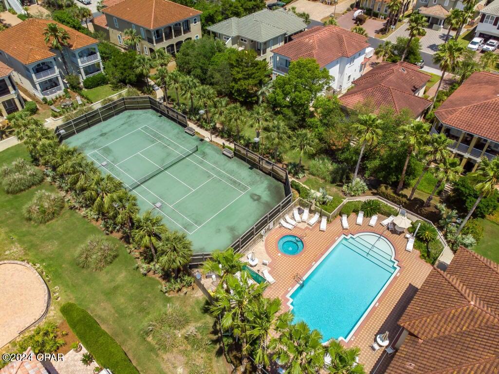 213 La Valencia Circle