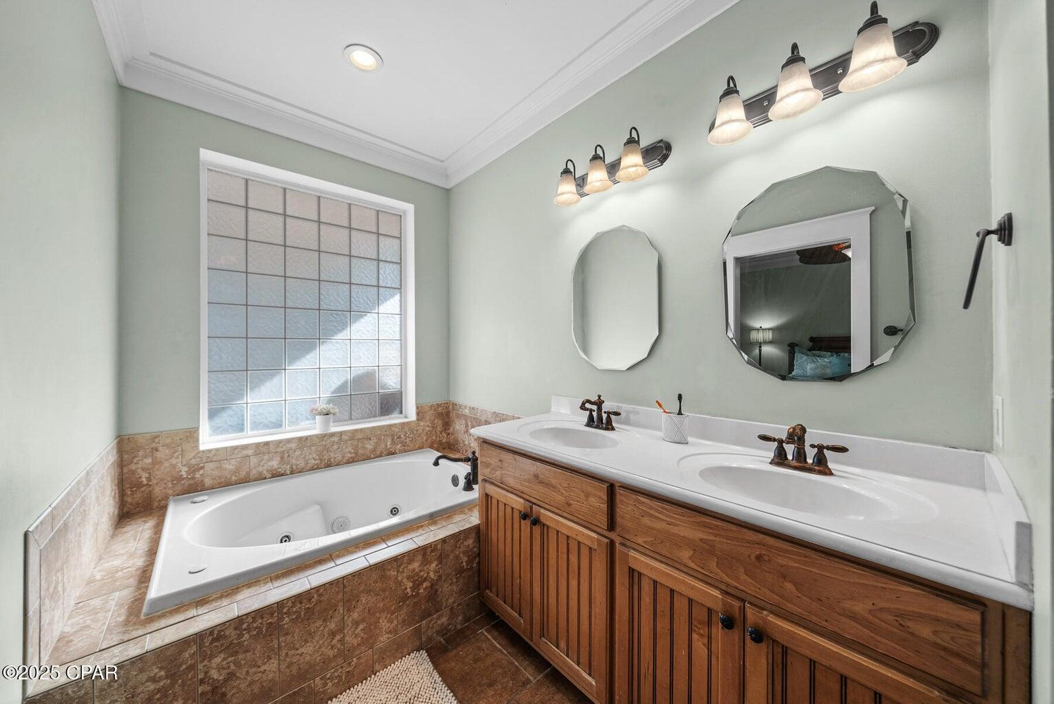 331 La Valencia Circle