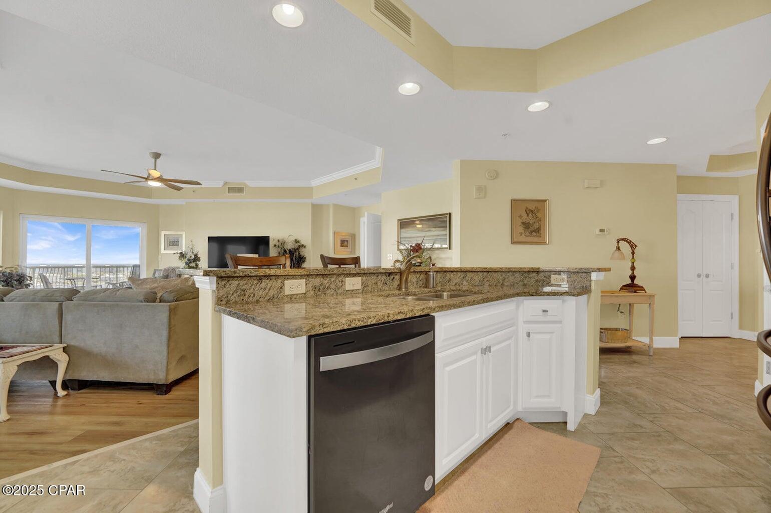 124 E Miracle Strip Parkway, 900