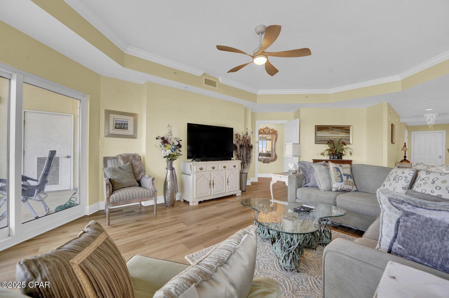 124 E Miracle Strip Parkway, 900