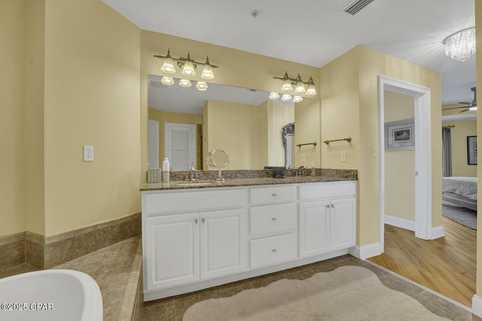 124 E Miracle Strip Parkway, 900