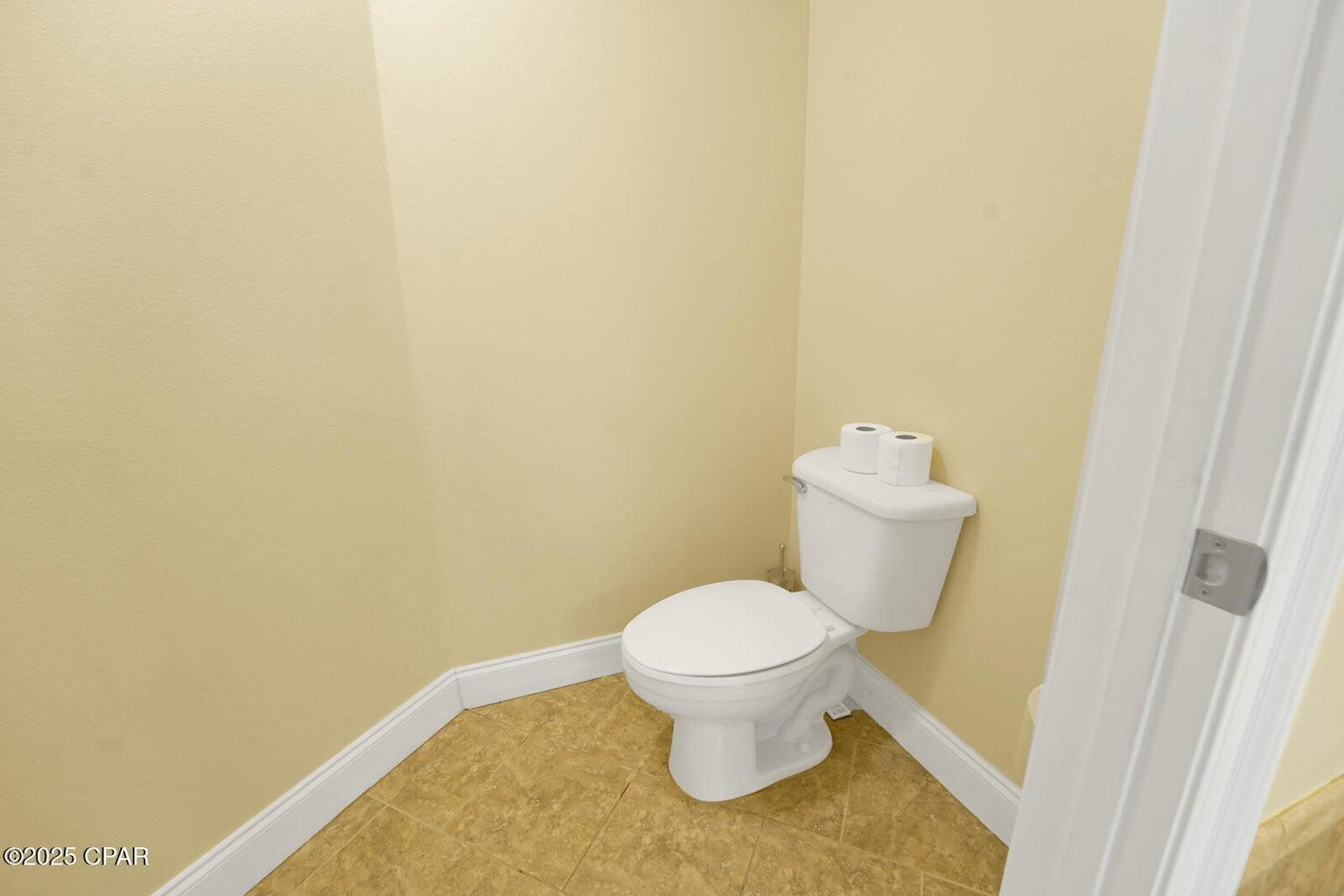 124 E Miracle Strip Parkway, 900