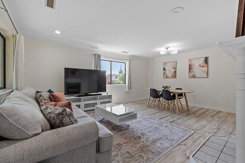 19 Burnham Street Unit: E2/D4