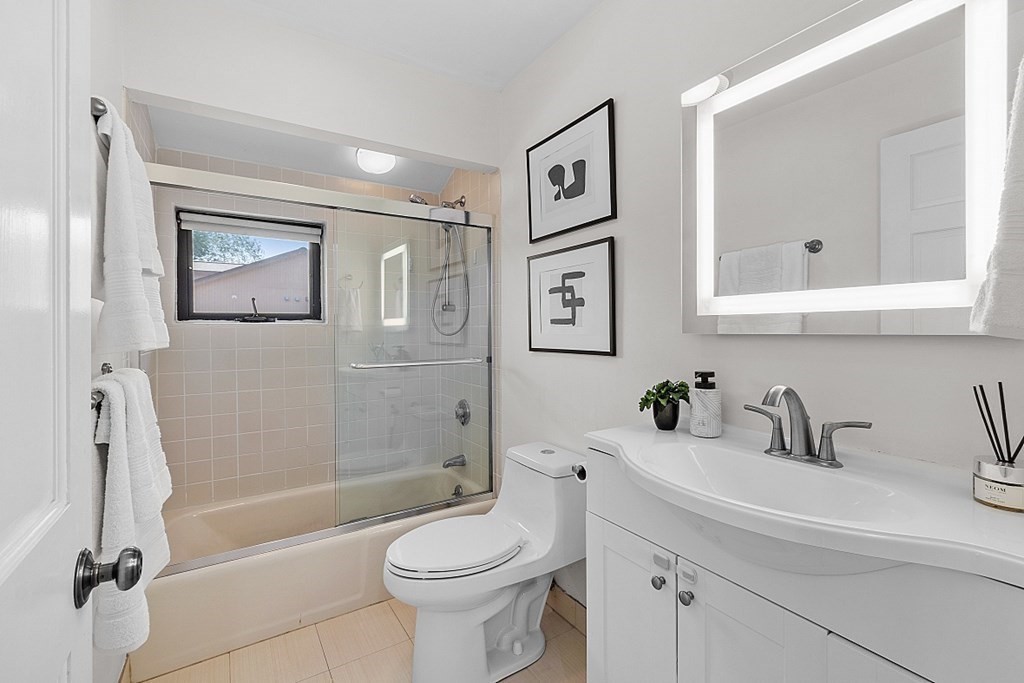 19 Burnham Street Unit: E2/D4