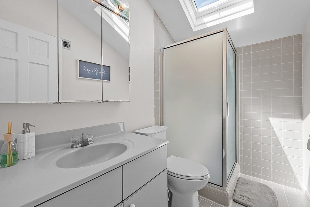 19 Burnham Street Unit: E2/D4