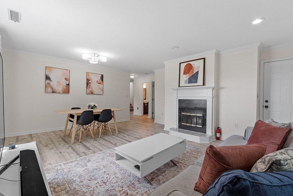 19 Burnham Street Unit: E2/D4