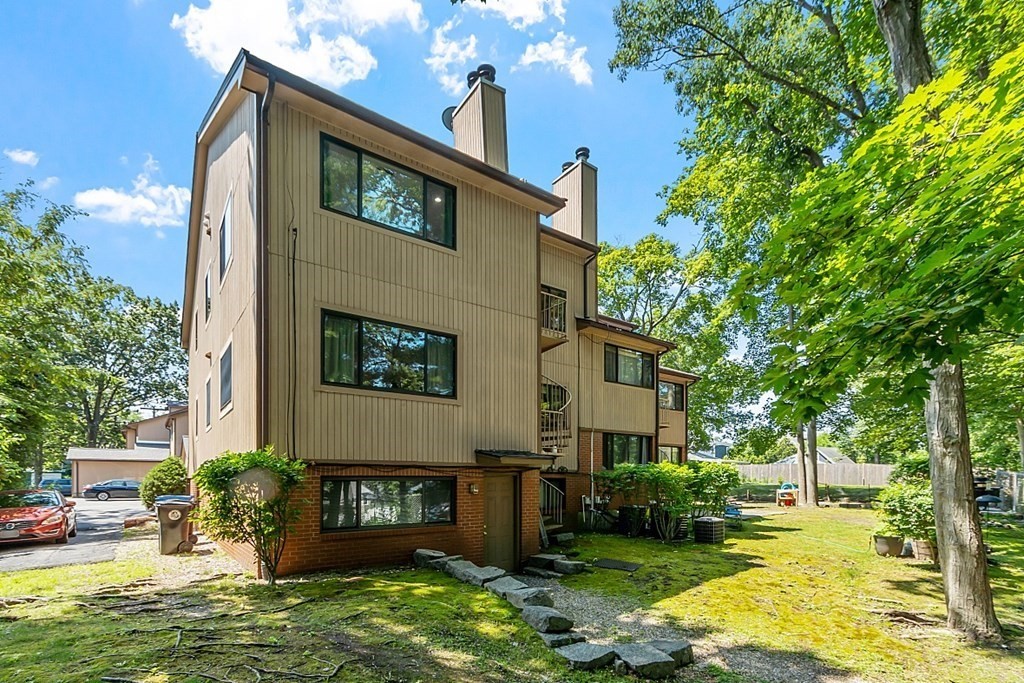 19 Burnham Street Unit: E2/D4