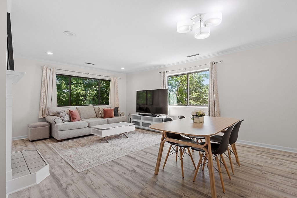 19 Burnham Street Unit: E2/D4