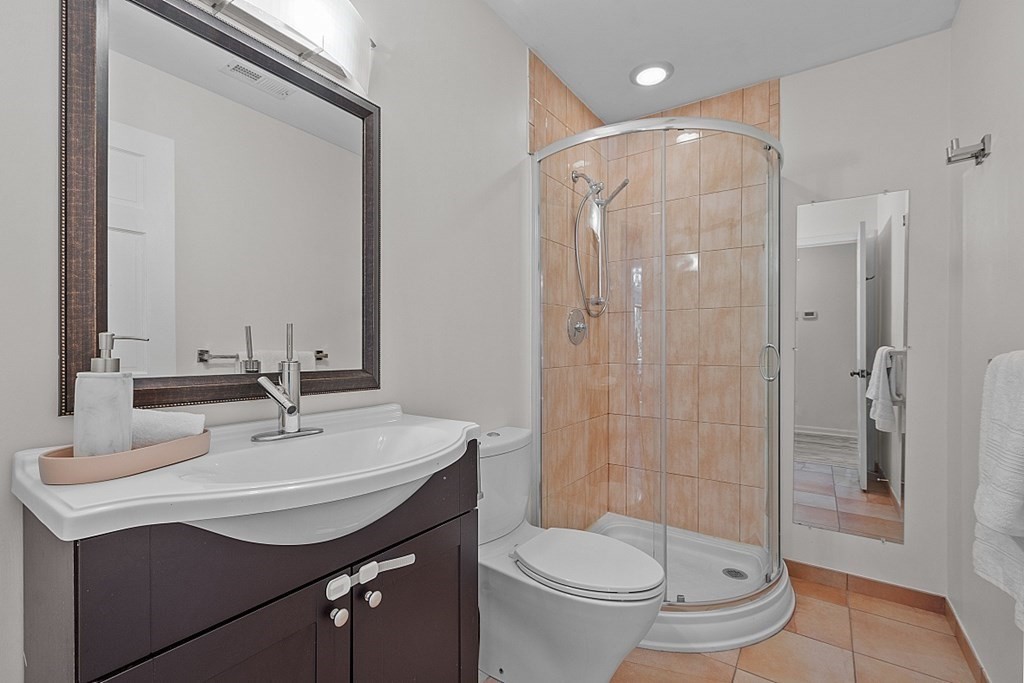 19 Burnham Street Unit: E2/D4