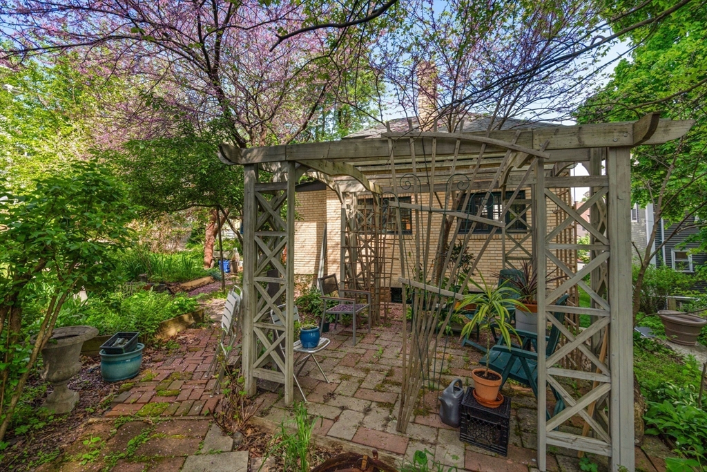 65 Welles Ave