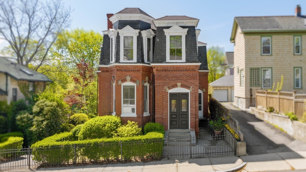 51 Rockview St