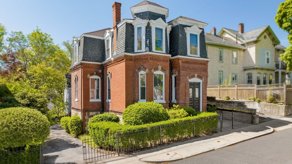 51 Rockview St
