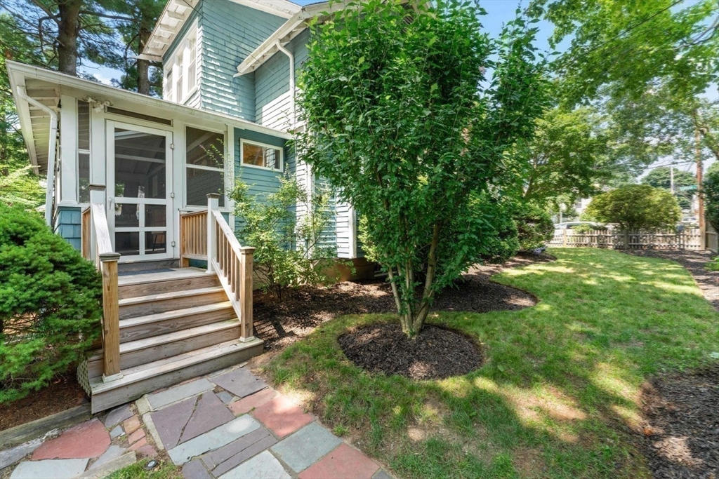 8 Sanborn Ave