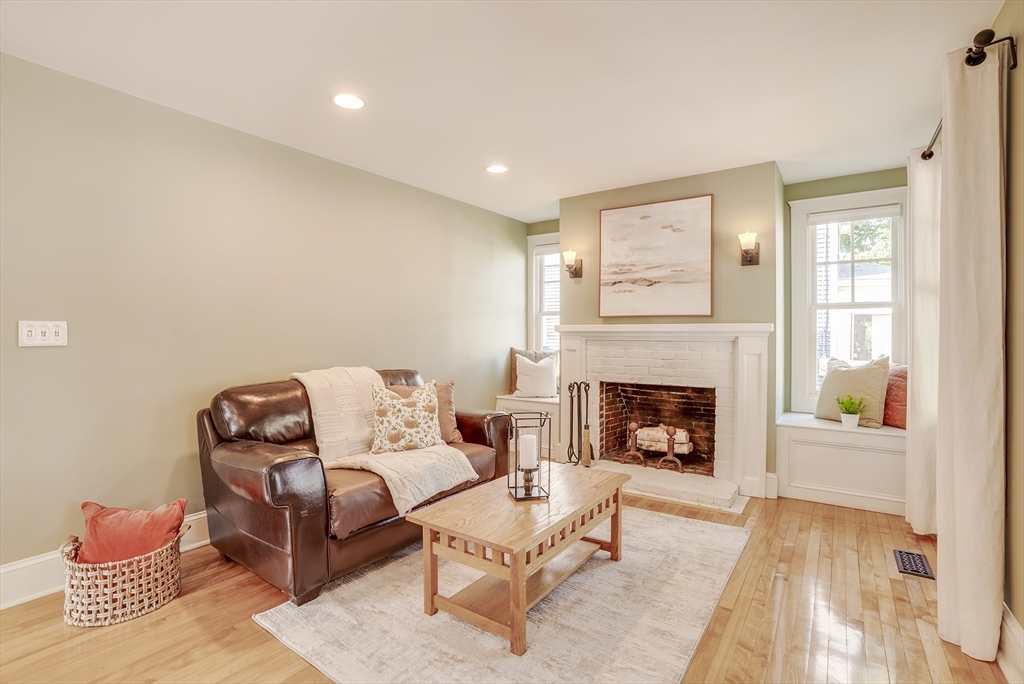 225 Commonwealth Ave