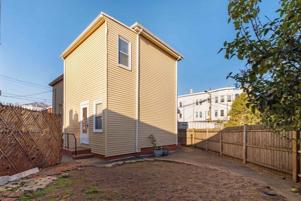 11 Ford St