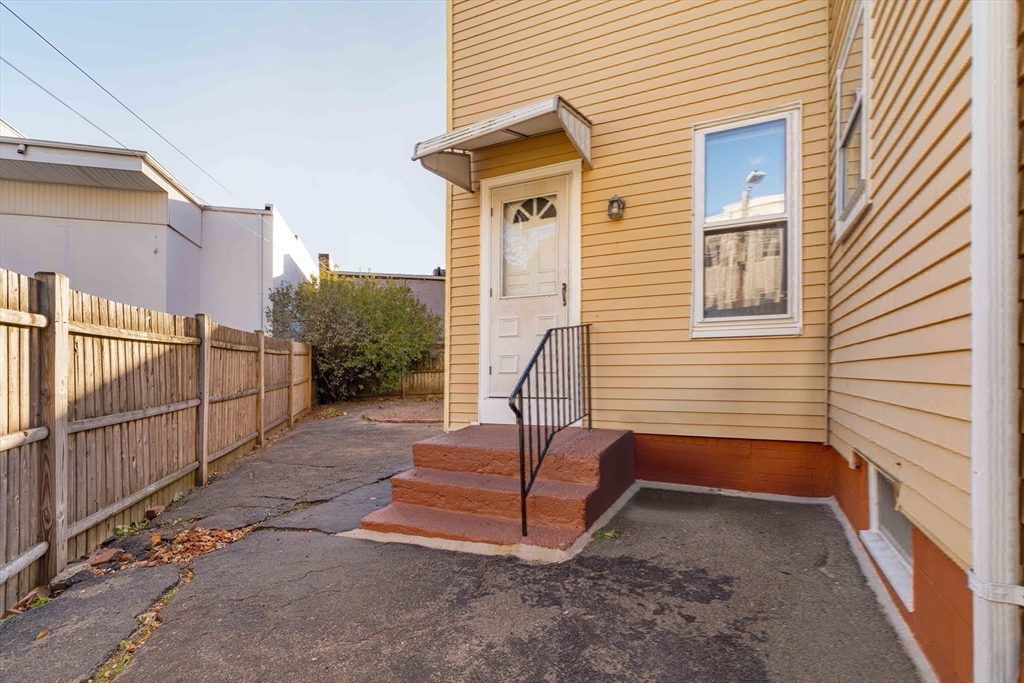 11 Ford St