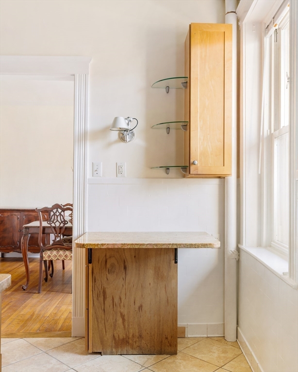 32 James St # 1
