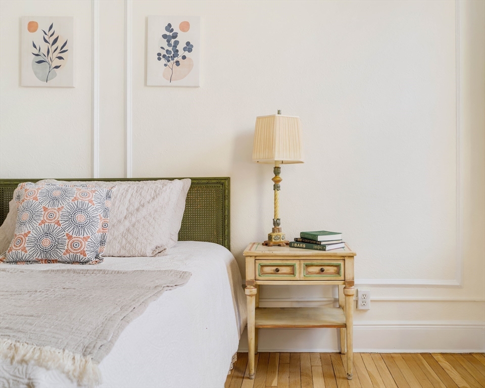 32 James St # 1