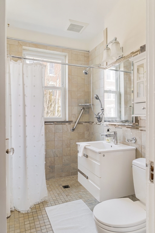 32 James St # 1