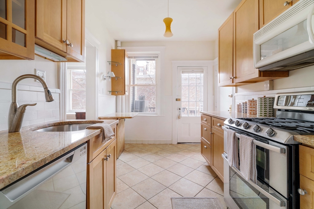 32 James St # 1