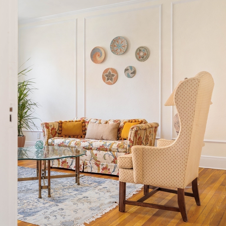 32 James St # 1
