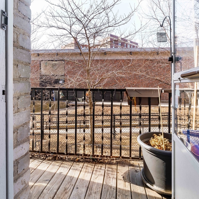 32 James St # 1